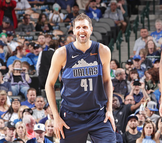 澳门美高梅官方-布莱顿训练开放日；赛前篮板制胜引欢呼；法国杯在即；临场指挥获称赞